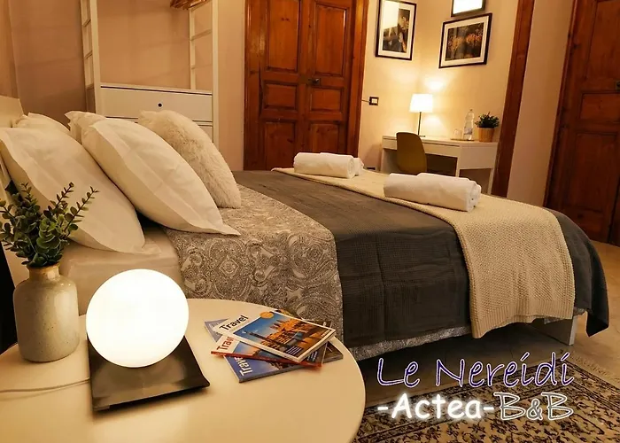 לינה וארוחת בוקר Le Nereidi Centro 4*